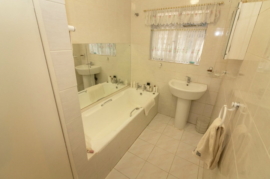 3 Bedroom Property for Sale in Kroonheuwel Free State